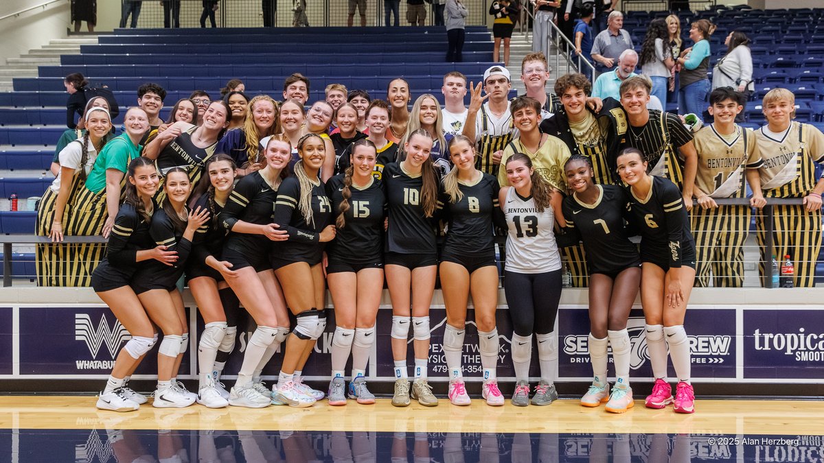 AlanHerzberg's tweet photo. It took five sets, but @TigerVBall gets the W.  More photos tomorrow.
@BHS_TigerPride https://t.co/OIV0XT99Nn