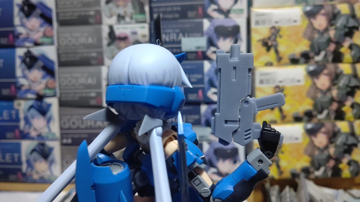 グランデスティレット。
リボンとハンドガン塗らなきゃ。