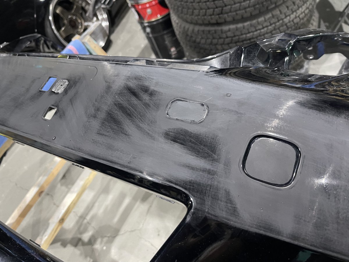 GS350 フロントバンパースムージング
最初はパズル🧩
ナンバーフレームいたとこのRといないとこのRが違うから違和感なくいけるか🤔