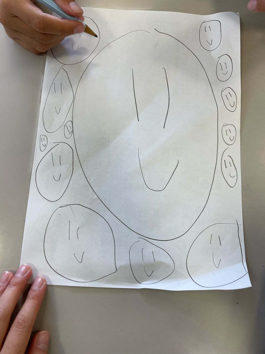asunochi's tweet photo. 先日は横浜教室を開きました！
一対一のボードゲームをみんなで覗きこみ、「あーっ！」「そこそこ！」と盛り上がっていたのが印象的です。
中学生の生徒が増え、進路や将来の話題も上がるようになりました。これから先のことも一緒に考え、準備していけたら嬉しいです☺️ https://t.co/mKfwVcZtAj