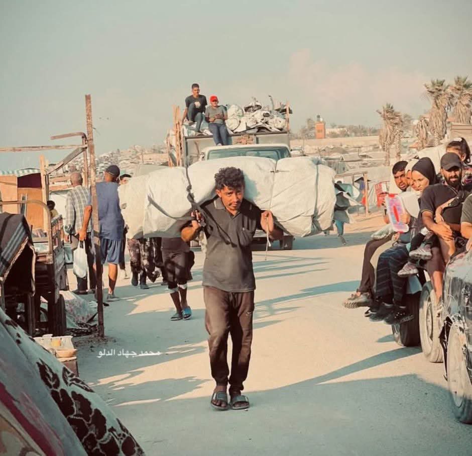 Carrying his home on his back and escaping Israeli genocide in the Gaza City