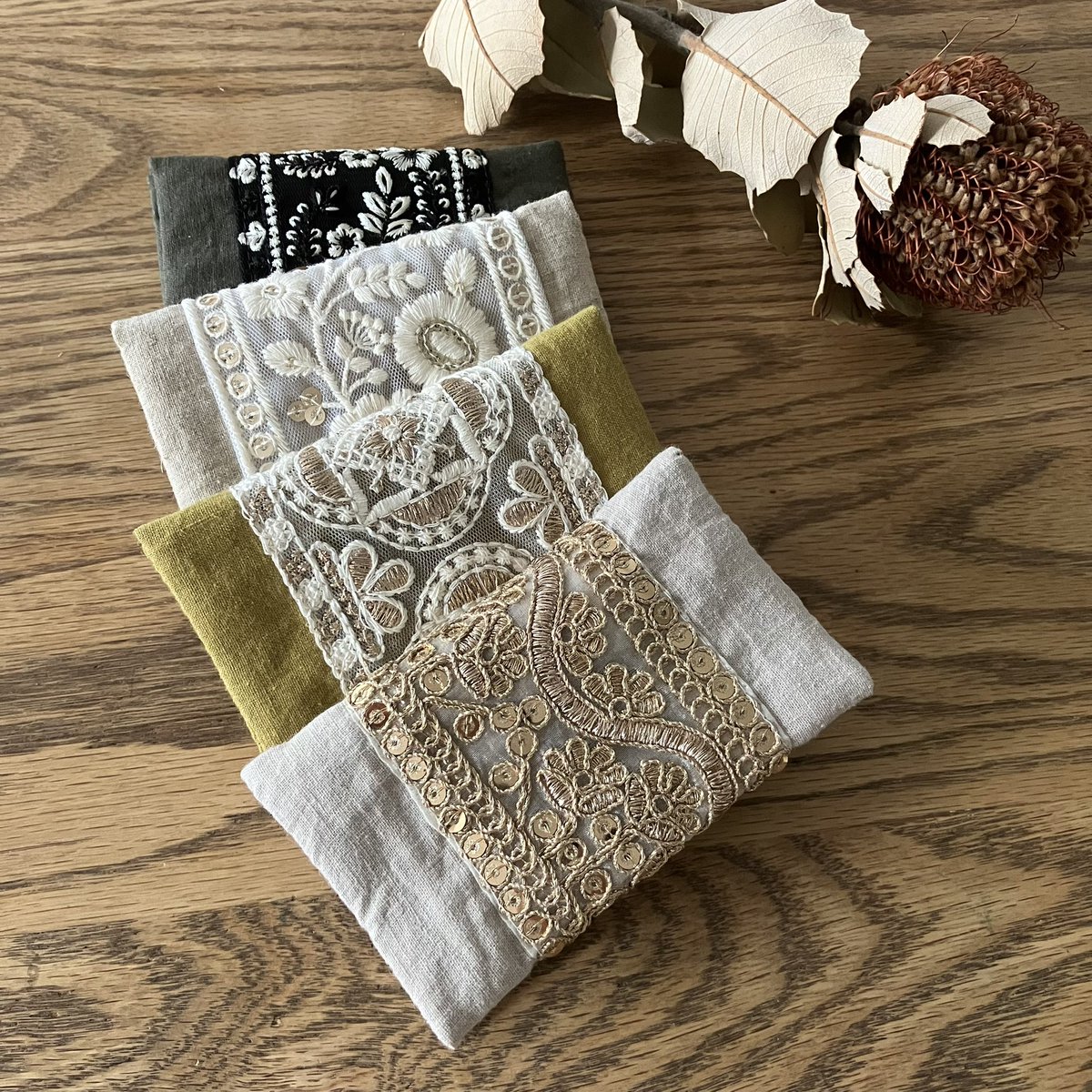 いよいよ明日から
パンと音楽とアンティーク

sayanonuinuiは
クラフト部門で
クラフトマンBldg2Fにおります♡

美味しいパンや焼き菓子
素敵な音楽
歴史を感じるアンティークたち
楽しいイベントなので是非お越しください♪

<a href="/pan_on_an/">パンと音楽とアンティーク</a>