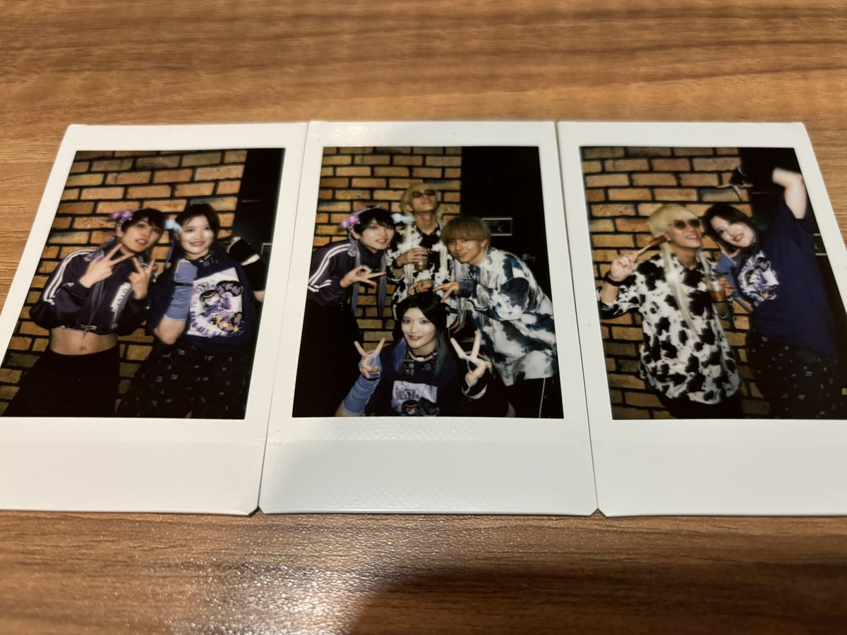 kirianime's tweet photo. Falling Star!!!
転換中に撮ってもらって、ゲストVo.は行方不明でした😂

ひろとさんはすごバンのコピーでもなんっか1人だけ衣装のクオリティが高くて…やっぱりジャージも帽子もりなさんのでした😂

ちゃーんと右腕に前かったリストバンドつけてきた！🤗ﾄﾞﾔｧ
襟足〜ズ

#FallingStar https://t.co/BL7k3gZBuv