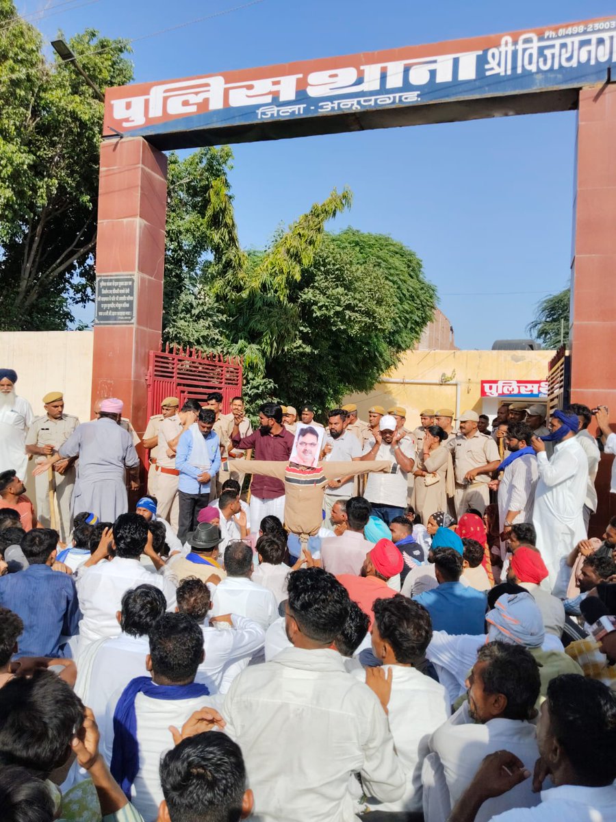 RamdevASP's tweet image. गांव 17GB मामले में शिक्षा विभाग झुका आरोपी PTI को दोषी मानकर सस्पेंड कर दिया प्रिंसिपल लेक्चरार सहित 4 जनो को स्कूल से हटाया लेकिन @sgnrpolice  क्या कर रही है पॉक्सो एक्ट की FIR के 20 दिन बाद भी उसकी जाँच जारी है,आरोपी खुला घूम रहा है पुलिस आरोपी को बचाने का प्रयास कर रही है।