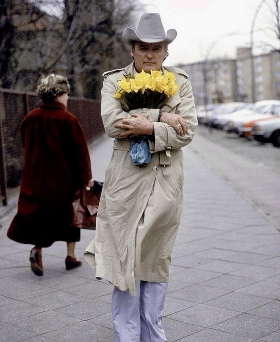 Dennis Hopper holding daffodils, West Berlin, 1982. Photographed by Ilse Ruppert