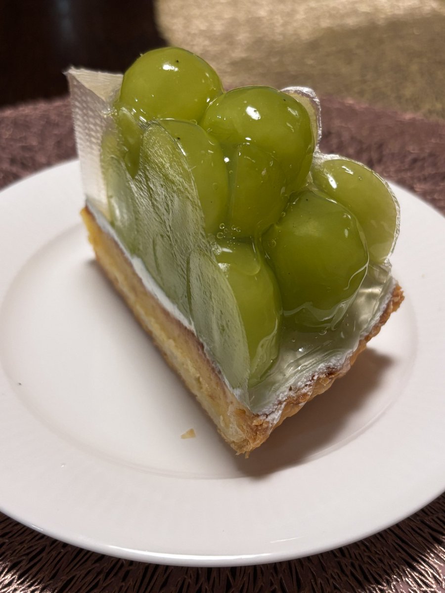 gDMhozuFus5NrG8's tweet image. 近江屋洋菓子店のマスカットケーキ
大粒マスカットがいっぱいで美味しい
ps本家フルーツポンチには手が届かずw