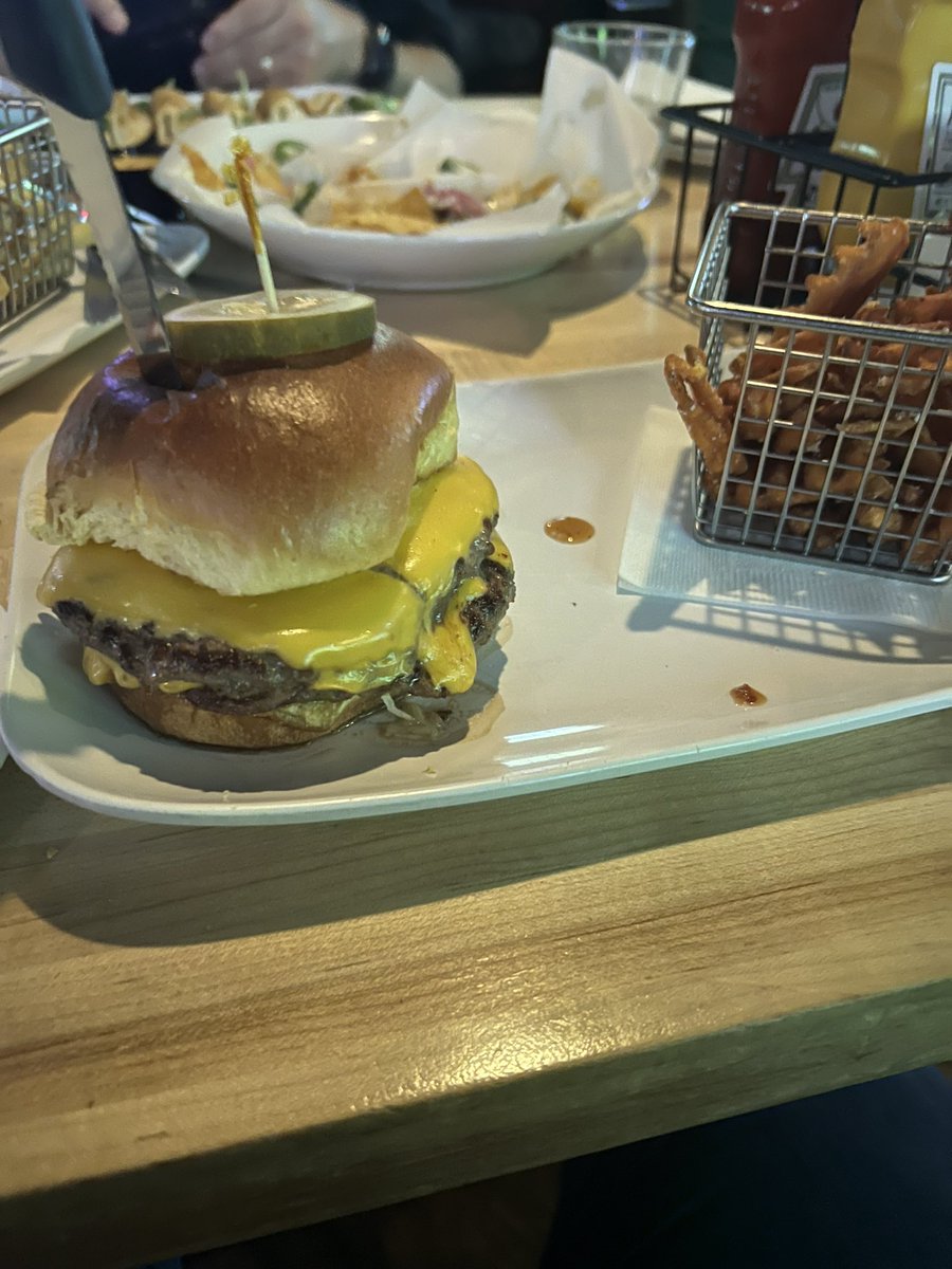 LOCK_BETS's tweet photo. @buckeybornnbred Honestly may have been the best smash burger I have had to date…..

Appreciate the intel! https://t.co/xQPj8Qki8J