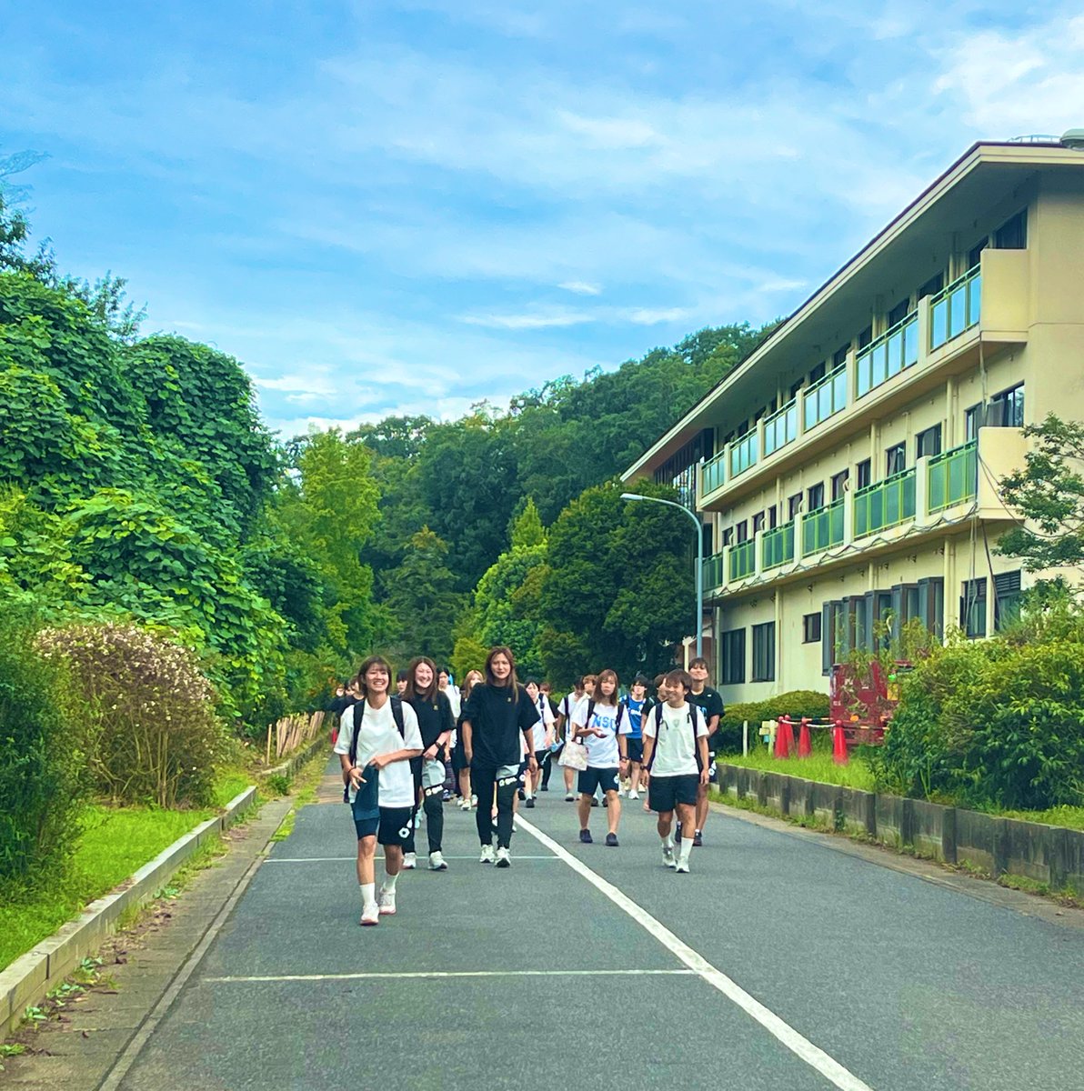 リーグ再開します。
残り4試合
まずは明日、西が丘です🔥
是非会場へお越しください⚽️

※自然があまり似合わない都会っ子な選手たちを添えて。