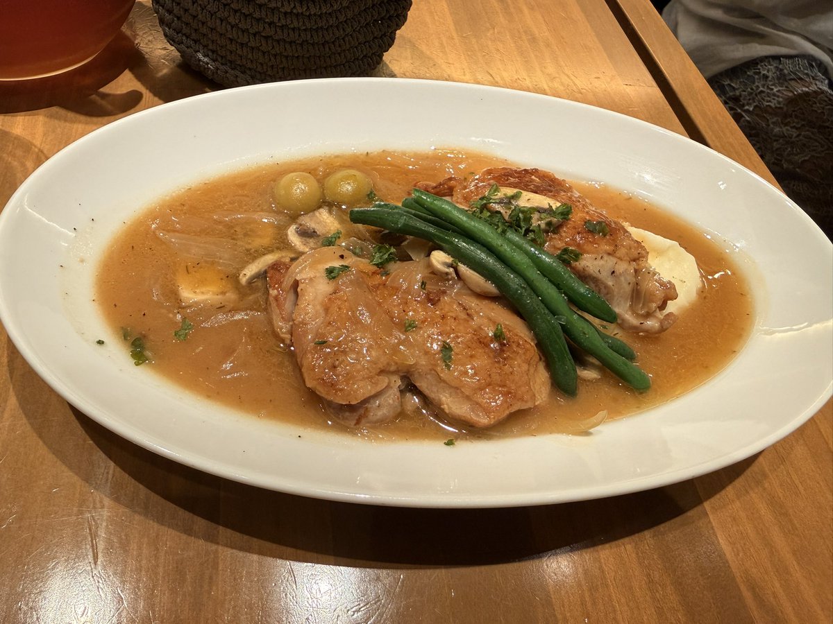 東京駅に用事があるからランチ
平日しかやってないお店のランチっていいよね