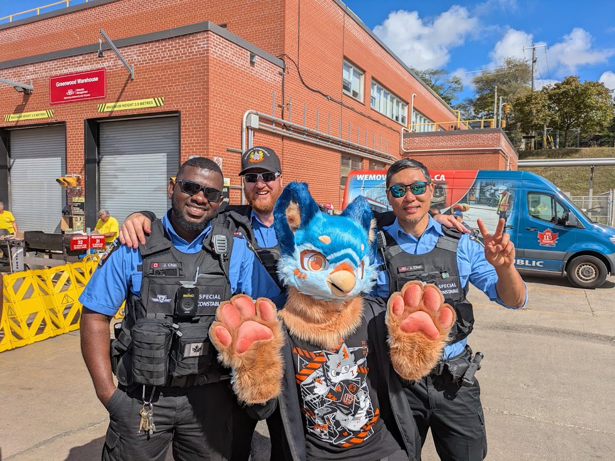 Made them laugh asking for a photo 😁

📷 <a href="/Espressott/">CoffeeOtter</a>