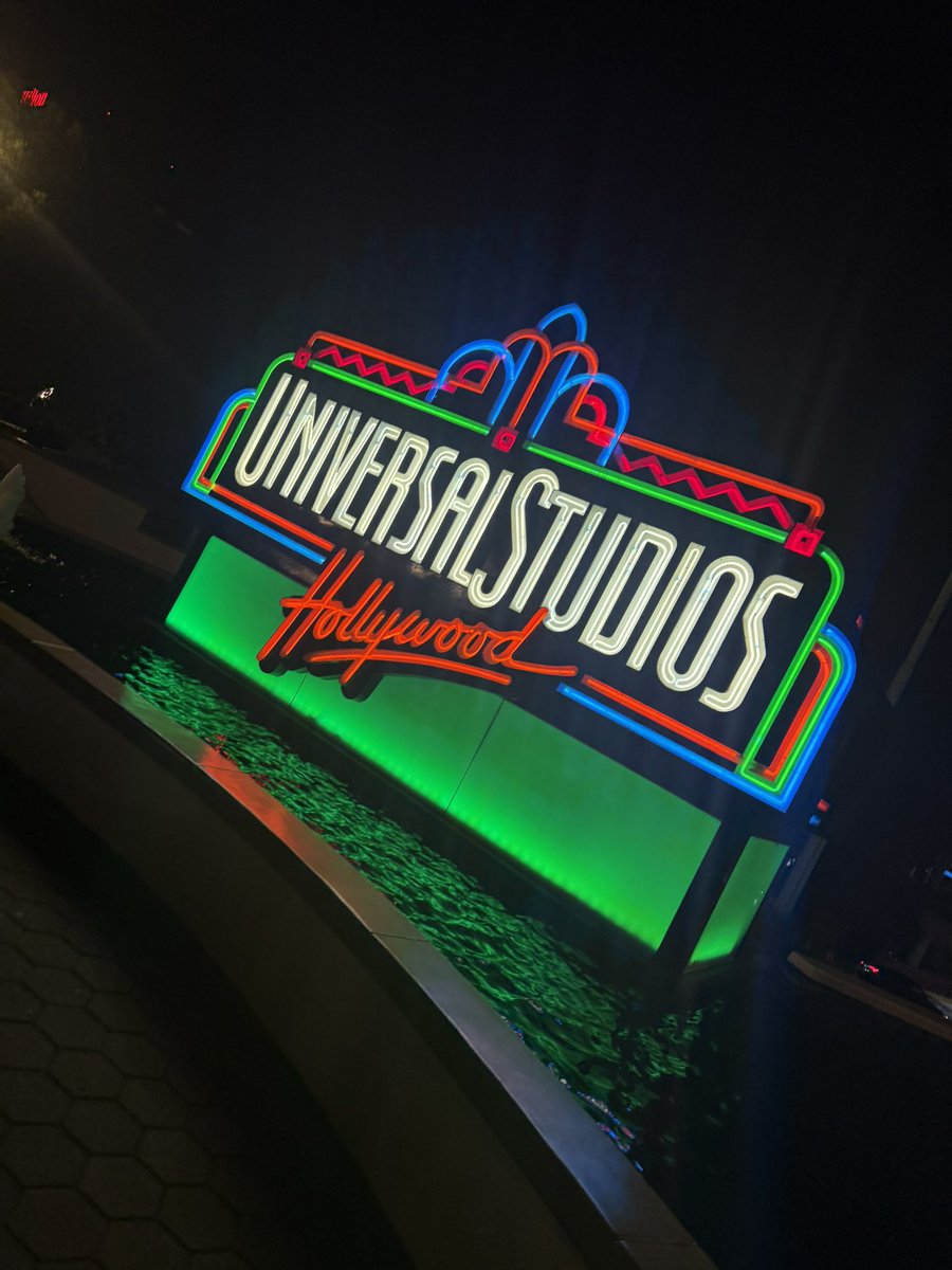 theAWESOMEphiL's tweet image. Universal horror night