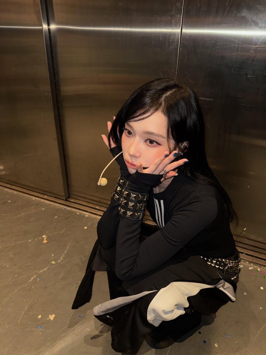 Another Rich Man stage: 1OO completed! Me and Ningning feeling a little extra for the vibes today, so we put our smile on and ready for action.