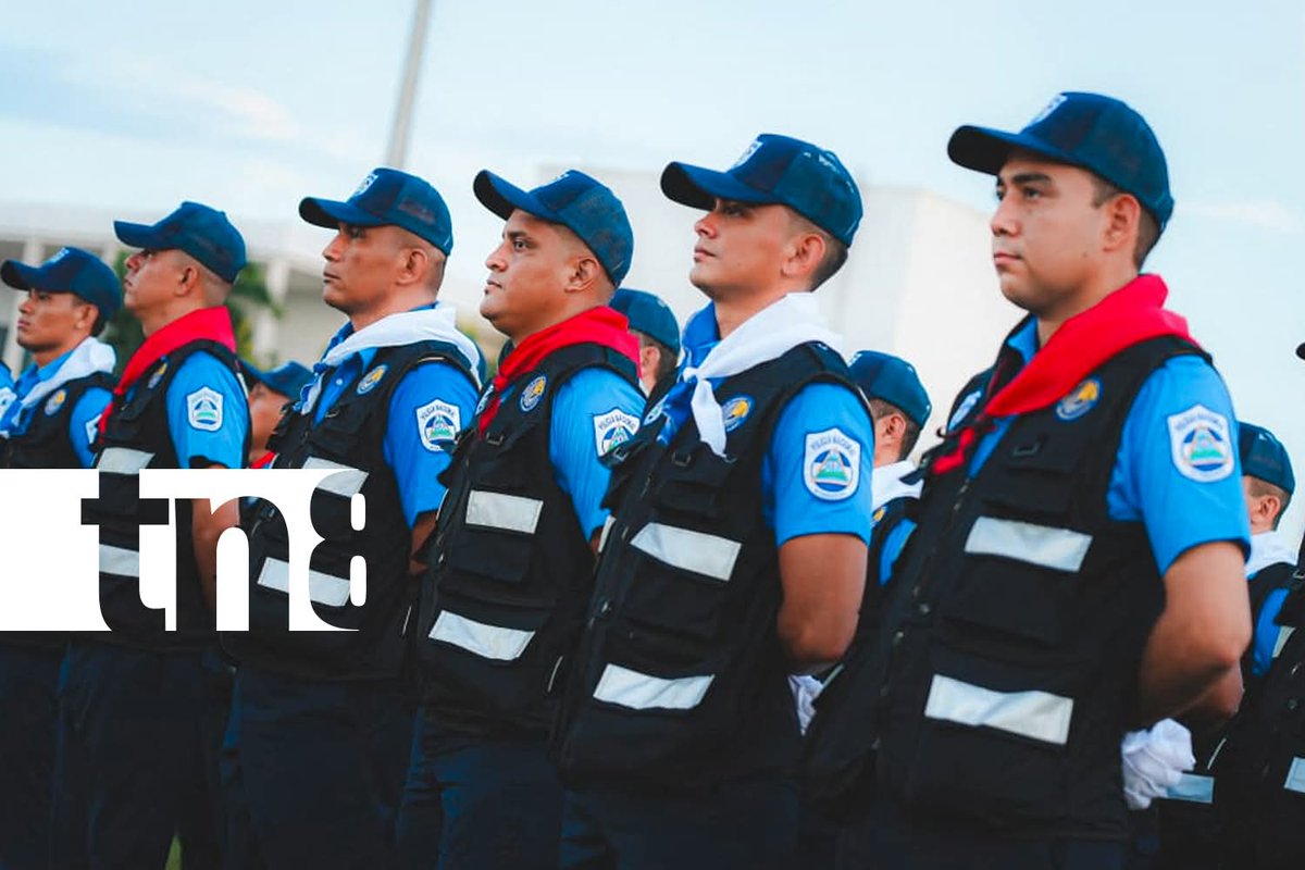 AdlerValverde's tweet photo. 46 aniversario de la Policía Nacional 
A 46 años: Policía Nacional; Unidad, Fuerza y Victorias 
Foto: @canaltn8 https://t.co/Teit8COfRr