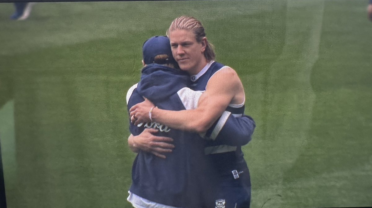 JoelKennedyy's tweet image. Tom Stewart’s concussion is the heartbreak story of this year’s grand final. 

Rhys Stanley takes his place, but not without a moment of raw emotion… the pair embracing at today’s captain’s run at the MCG. 

@FootyonNine @9NewsMelb