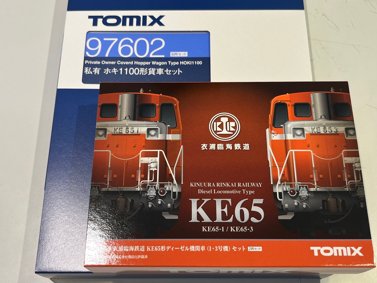TOMIXの衣浦臨海鉄道KE65形ディーゼル機関車(1・3号機)セットおよび