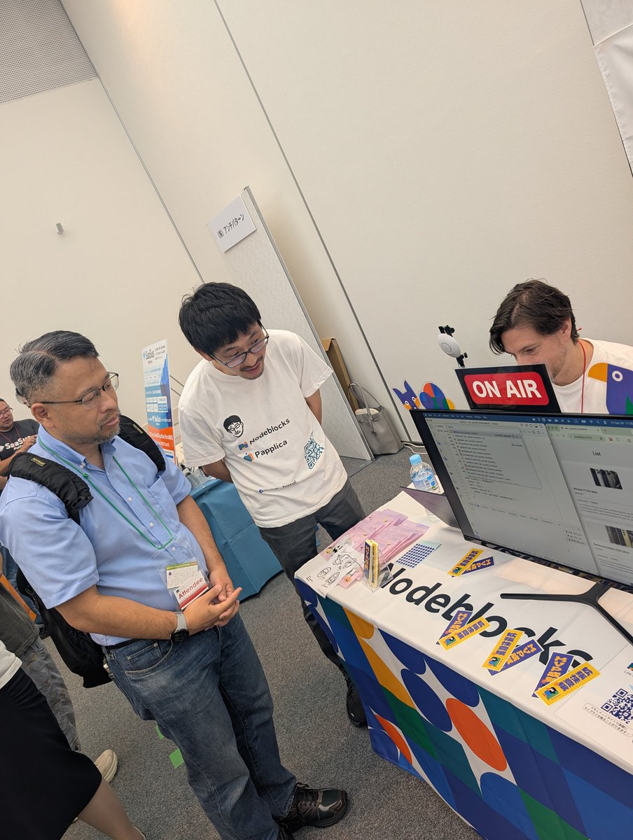 CoLiftInc's tweet photo. Adamがユーザー登録の画面を作ってるらしいです🐦
#devsumi https://t.co/wq0OdVzmHW
