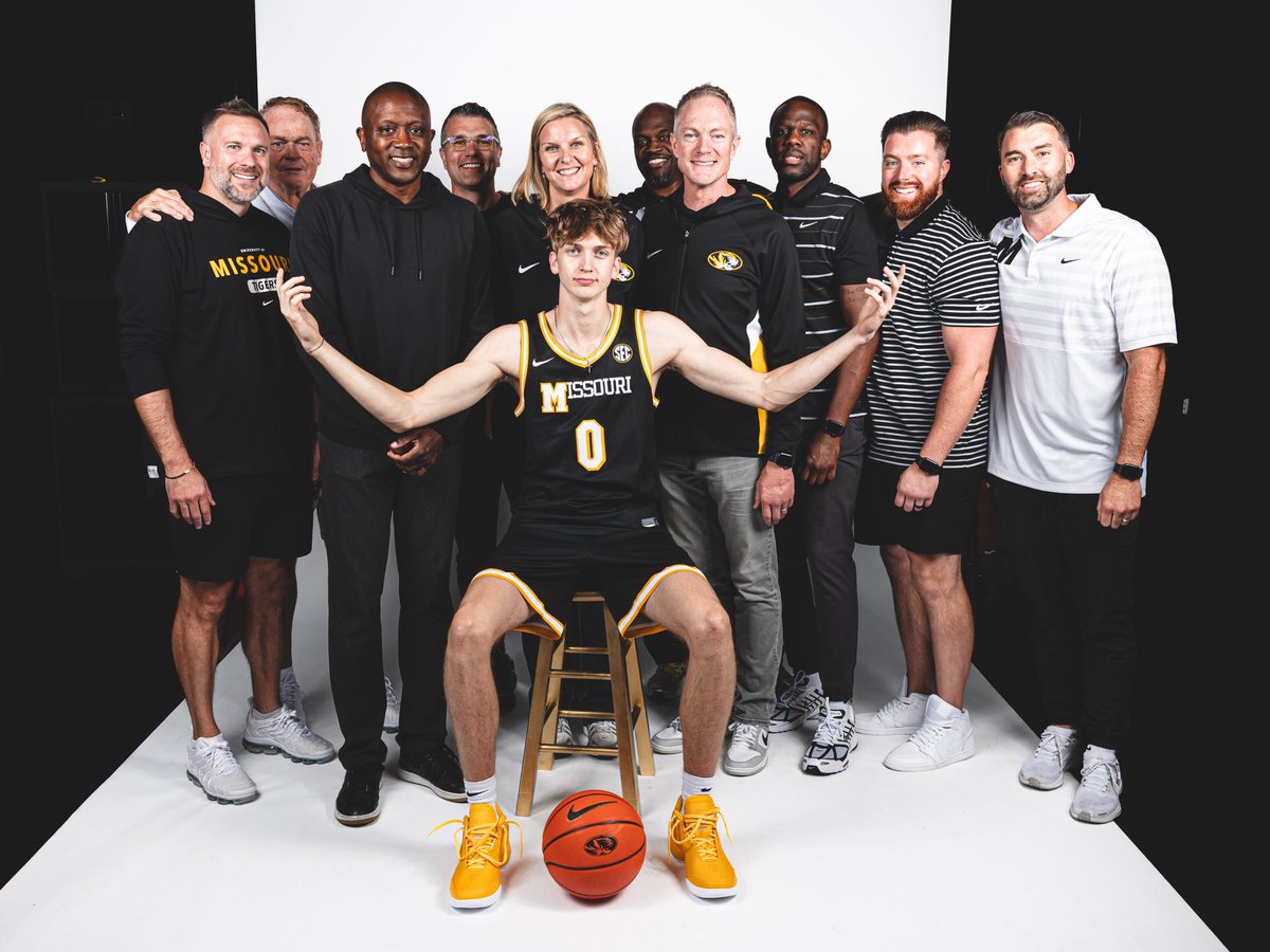 AidanChronist1's tweet image. Grateful to @coachdgates, @kylesmithpeters, @CoachDnutt & the rest of the @MizzouHoops staff for a great OV weekend in CoMo! @Mizzou @MizzouAthletics
#COMMITTED M-I-Z!