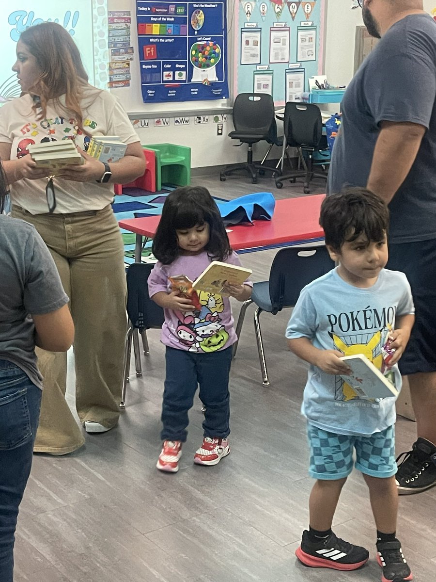 NGuereque_CTES's tweet image. What a great PPCD Parent Night @CTrails_ES hosted by our wonderful teachers @VDeLaPena_CTES, @astopyra_CTES & aides. Our parents went home with great tools and strategies. 🧩🩵 #CTEHeartAtWork #Allin