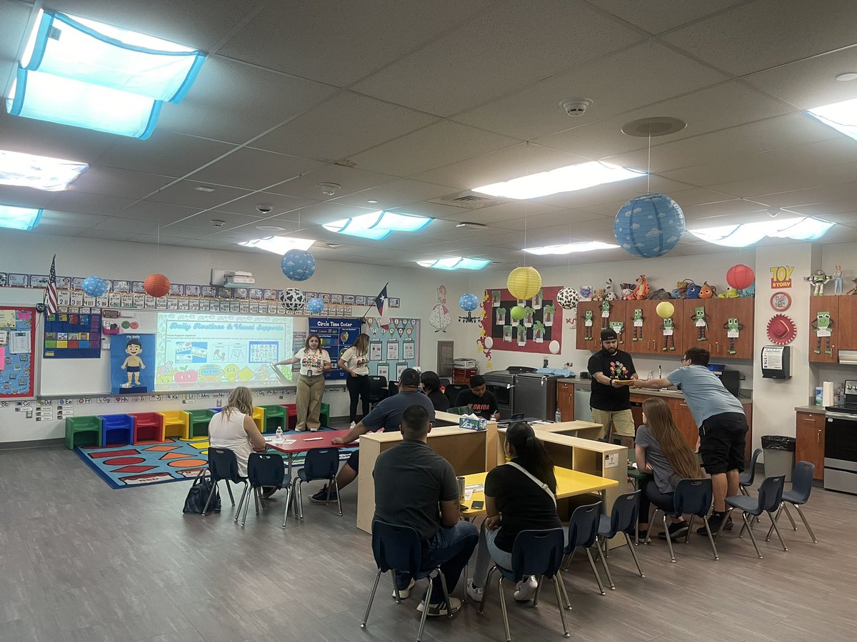 NGuereque_CTES's tweet image. What a great PPCD Parent Night @CTrails_ES hosted by our wonderful teachers @VDeLaPena_CTES, @astopyra_CTES & aides. Our parents went home with great tools and strategies. 🧩🩵 #CTEHeartAtWork #Allin