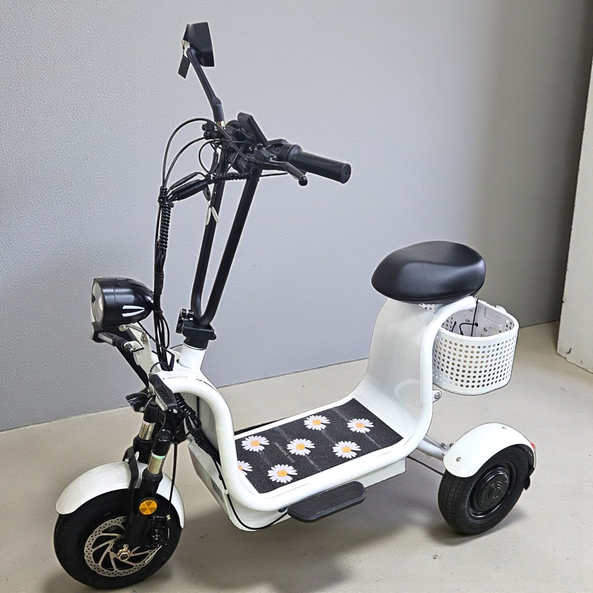MARS007ps's tweet photo. 特定小型原付 電動三輪バイク 特注MEISEISHARYO オリジナルモデルです
可愛いんですが600Wハイパワーモーター装備、日常がもっと便利になります

#特定小型原付
#電動キックボード
#電動自転車
#明成車輌 https://t.co/rvMjkHlpSu