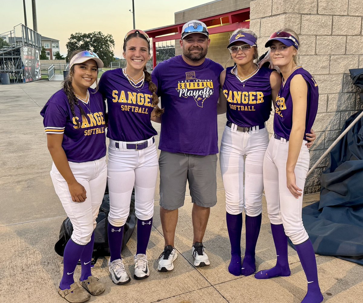 itspaigechild's tweet image. 🥎First HS fall ball game ended. Team came out victorious and I even pitched one inning with two strikeouts. Not too bad for a SS/utility player. This is going to be a great year. 💜💛#utilityplayer #senior @EXCELFASTPITCH
