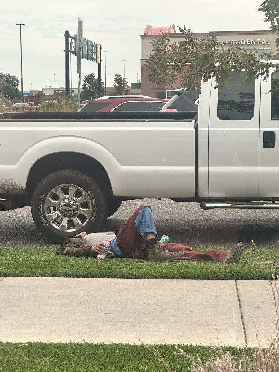conroy_e's tweet photo. @dobetterdnvr @MikeJohnstonCO Nothing like grabbing Chick Fil A off Quebec and seeing this at 11:45am. Not surprised though since our Mayor has littered this area with his hotels that house drug users. Deplorable. https://t.co/kKiUBn2Wzu