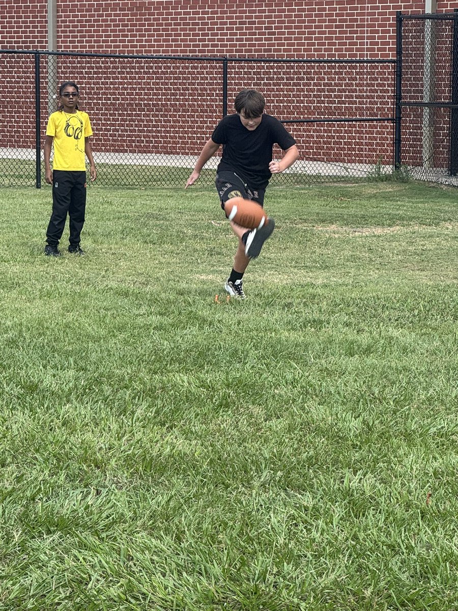 Gearing up for Punt, Pass &amp; Kick Competition 
#LPLegacy <a href="/LPISDAthletics/">LPISDAthletics</a>