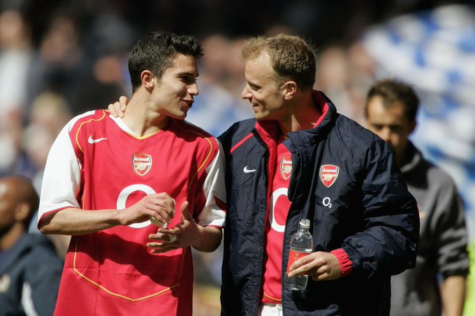PurelyFootball's tweet photo. This Dennis Bergkamp story from Robin van Persie is brilliant:

Robin van Persie is in the jacuzzi. He's finished training for the day and is enjoying a relaxing soak. The gym and recovery facilities at Arsenal's training ground were designed by Arsène Wenger for maximum light. 

There's lots of glass and windows. From the hot tub, Van Persie is looking out onto the training pitch and watching Dennis Bergkamp. The Dutchman is on his way back from injury, practicing with two youth team players and the fitness coach. 

It's a complicated exercise involving shooting and giving and receiving passes at speed. Van Persie tells himself that he'll get changed when Bergkamp makes a mistake. "It was a 45-minute session and there wasn't one pass Dennis gave that wasn't perfect. He did everything 100%, to the max, shooting as hard as possible, controlling, playing, direct passing... That was so beautiful! To me, it was plainly art. 

My hands got all wrinkled in the bath but I just stayed there. I sat and watched and I waited, looking or one single mistake. But the mistake never came. And that was the answer for me. Watching that training session answered so many questions I had. I can pass the ball well, too. I'm a good football player as well. But this man did it so well and with such drive. 

He had such total focus. I found myself thinking, 'OK, wait a minute, I can play football well enough but I've still got an enormous step to take to get to that level.' And that's when I realized if I want to become really good, then I have to be able to do that, too. 

From that moment on I started doing every exercise with total commitment. With every simple passing or kicking practice, I did everything at 100 percent, just so I wouldn't make mistakes. And when I made a mistake I was angry. Because I wanted to be like Bergkamp."