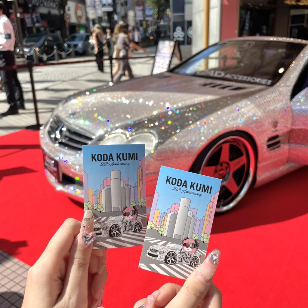 倖田來未コラボカーグッズ内仕様の ✨️｢クリスタルベンツ｣✨️が 1F