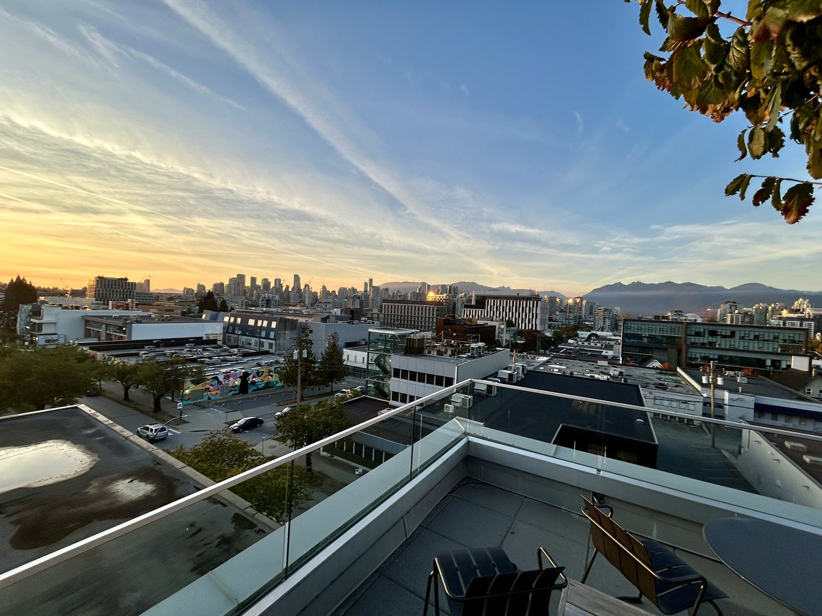 Signature cocktail at this week’s @supernaturalbc media event celebrated one of six newly launched destination brands. Rooftop views topped it all off! 🍹😎
#bctourism #destinationbc #theinfinitecoast