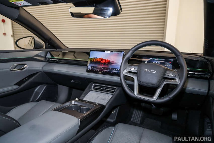 BYD Seal 6 EV, sedan segmen C sudah dilancarkan harini.

Dynamic - RM100,000
Premium - RM115,800

Jarak pemanduan lebih 400km

Lawan Proton S70, Honda Civic, Toyota Corolla Altis and Mazda 3 tapi harga sama macam Honda City Hybrid.