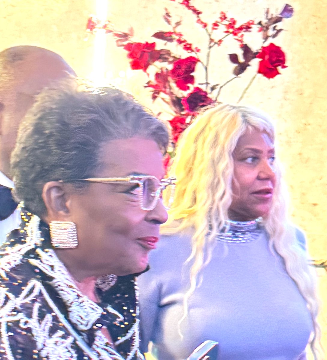 ricebilldc's tweet image. 3/4
At @NationalTheatre, Mayor’s 40th Annual Arts Awards
Arriving:
-@MayorBowser &amp;amp; daughter Miranda 
-Cora Masters Barry w Raymone Bain @CMBrookePinto 

@DMPEDDC @entertain_dc
#EntertainDC #202Creates