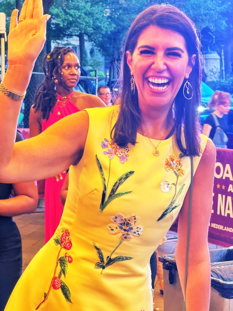 ricebilldc's tweet image. 3/4
At @NationalTheatre, Mayor’s 40th Annual Arts Awards
Arriving:
-@MayorBowser &amp;amp; daughter Miranda 
-Cora Masters Barry w Raymone Bain @CMBrookePinto 

@DMPEDDC @entertain_dc
#EntertainDC #202Creates