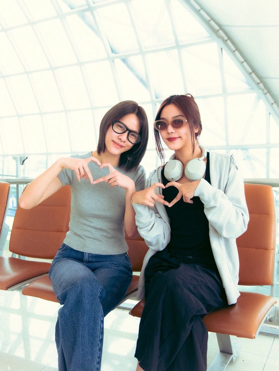 taiwan ➡️ osaka ➡️ singapore ➡️ hongkong ✈️

so far four trips together! take care and enjoy! 🥹✊🏻

#emibonnie #เอมี่บอนนี่ 
#emiamily #beonnnie