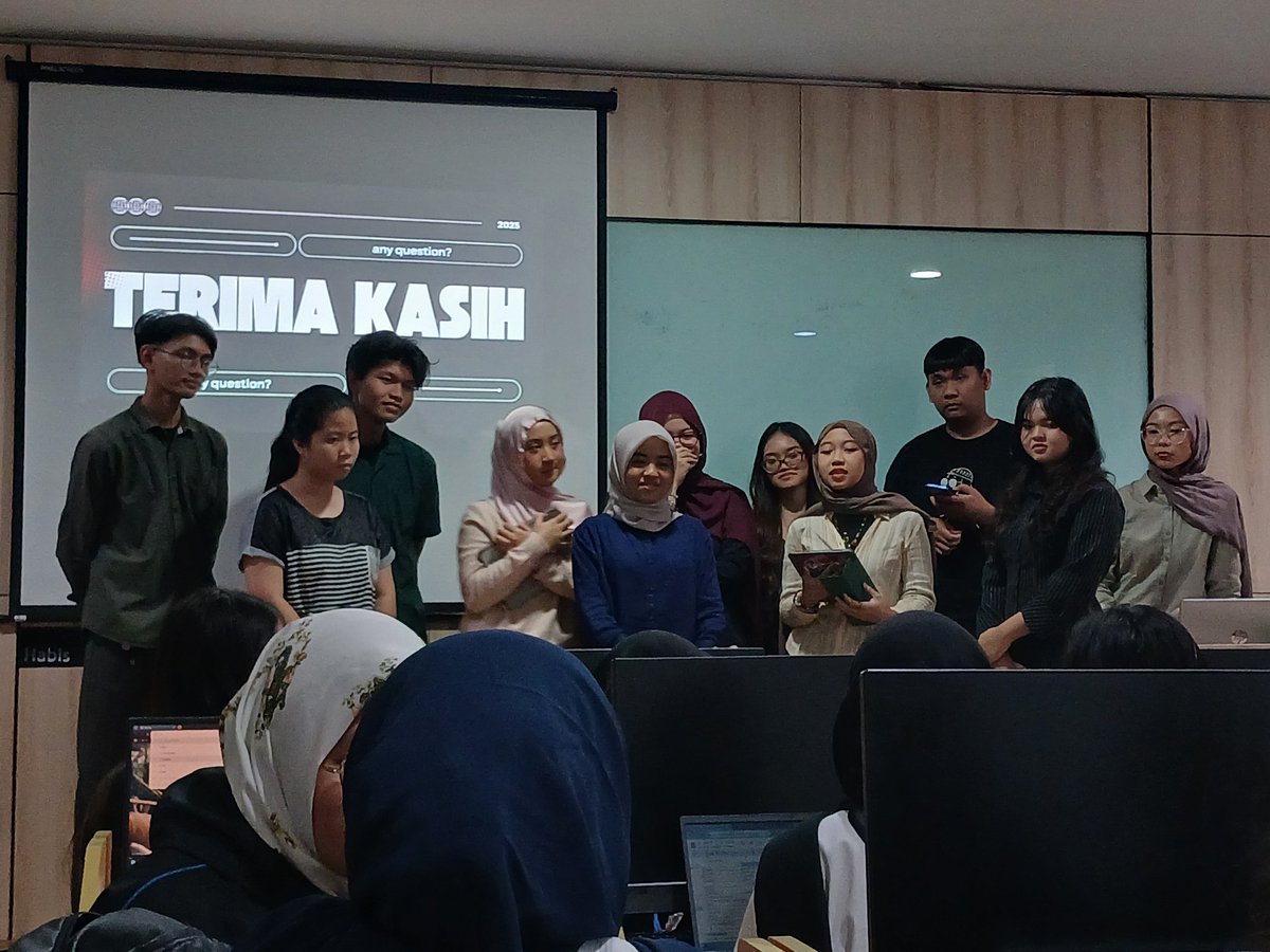 IMASIP_UI's tweet image. kapan lagii presentasi keroyokan ginii 😼🫵🏻