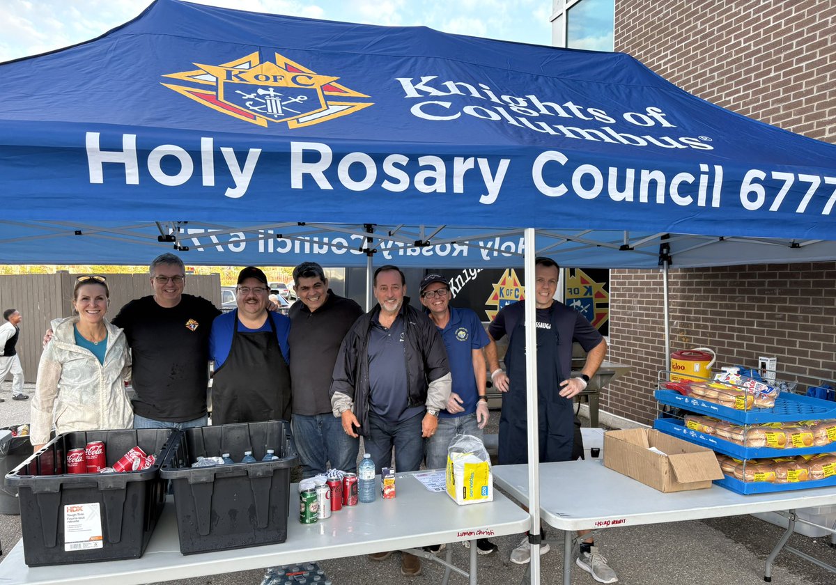 It was great to see numerous families attend the annual “Meet the Family” welcome back event at Lumen Christi Catholic Elementary School. 
Kudos to the Parent Council and staff for organizing this event. 
Many thanks to the Holy Rosary Knights of Columbus for the BBQ.