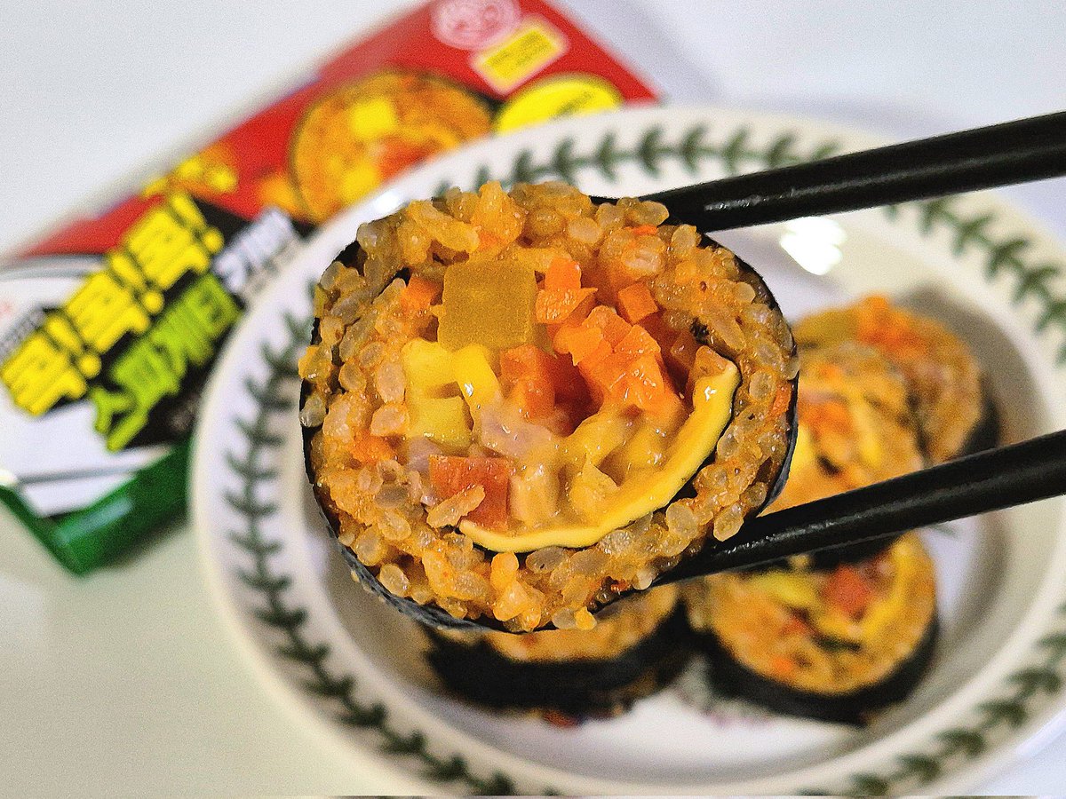 [#편의점신상 ] 콕!콕!콕 스파게티 김밥 (3,500원/세븐일레븐)

콕!콕!콕! 스파게티 소스가 들어간 김밥 출시!

익숙하면서 새로운 맛입니다
콕콕콕스파게티 먹고 남은 소스에 밥이랑 단무지, 치즈 넣고 주먹밥 해먹는 맛입니다

#콕콕콕스파게티김밥 #콕콕콕스파게티 #김밥