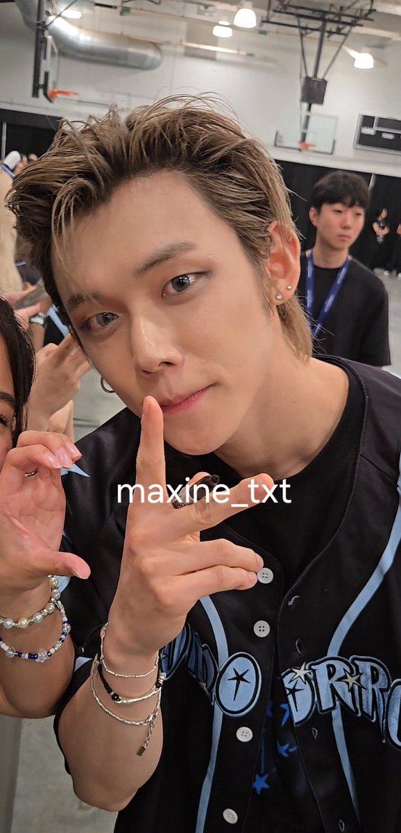 maxine_txt's tweet photo. THEYRE REALLLL
#TXT_TOUR_ACTTOMORROW
#TXT_IN_ATLANTA #TXTinATLANTA #txtsendoff https://t.co/l0JPMJ2kSv