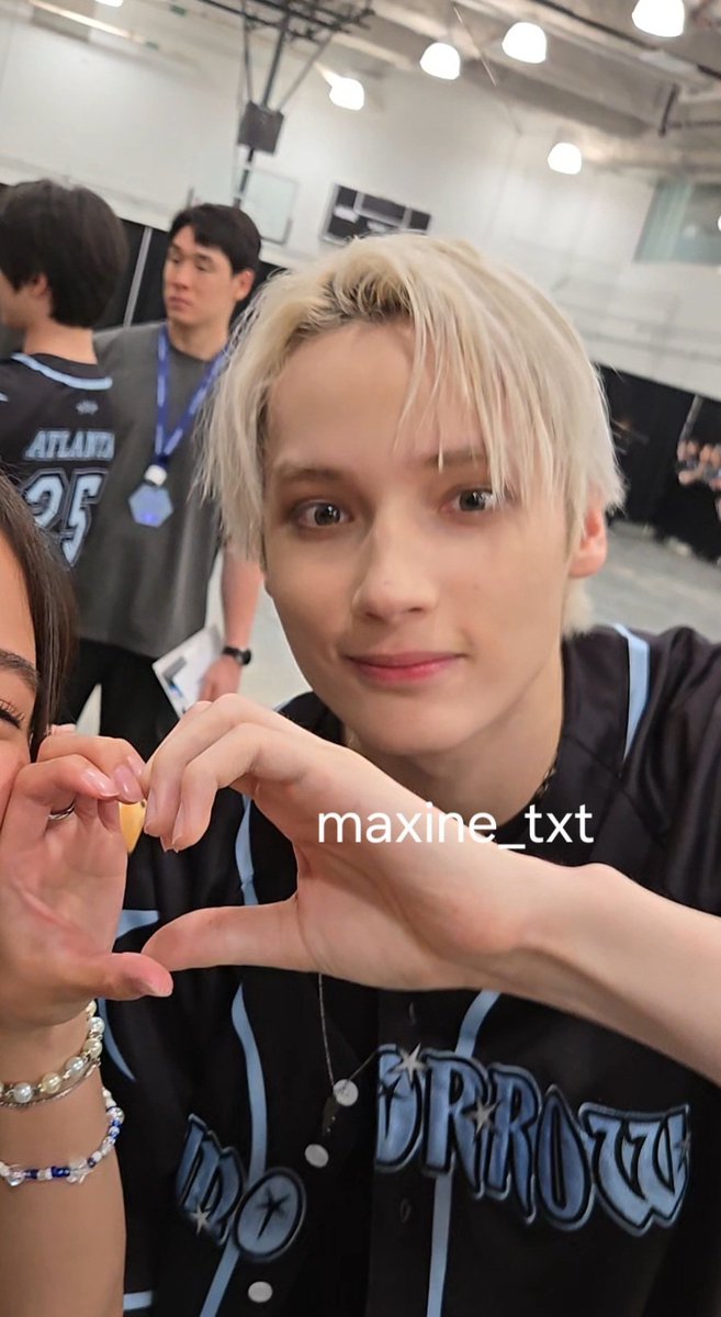 maxine_txt's tweet photo. THEYRE REALLLL
#TXT_TOUR_ACTTOMORROW
#TXT_IN_ATLANTA #TXTinATLANTA #txtsendoff https://t.co/l0JPMJ2kSv