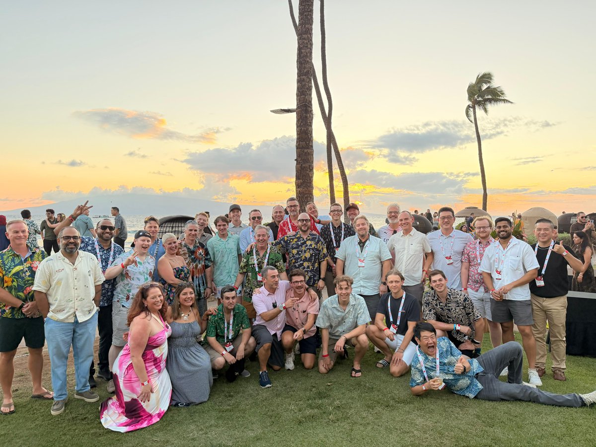 navkendarsingh's tweet image. All the analyst peers at @Qualcomm #SnapdragonSummit at Maui, Hawaii. 

Well spent 3 days of enriching discussions, showcases and demos of innovations and use cases !!! 

@Snapdragon @Snapdragon_IN @qualcomm_in @IDC @IDCInd @IDCAP 

#paidtravel_snapdragon