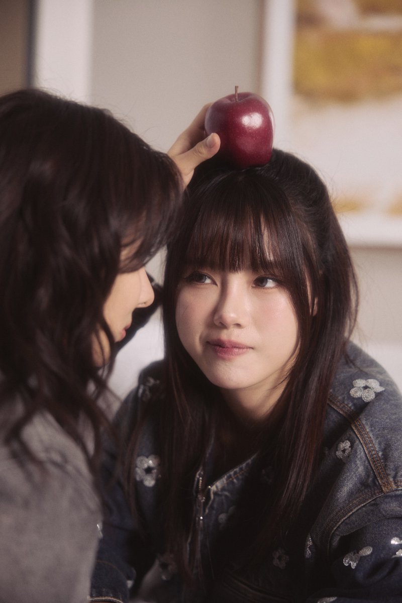 Runaway_GL's tweet image. 🍎แอปเปิ้ลหวานไหมคะพี่มิว รีวิวให้ฟังหน่อย 👀 
@ginaraigoraroii @Plaifahsrc555 

#RunAwayTheSeries #หนีไปก็ตายเปล่า
#Miusic #PLAIFAH_VIIS