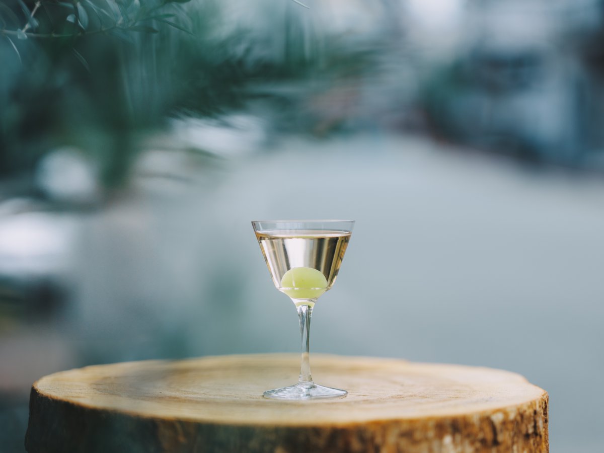 【最新号発売】表紙は俳優ケヴィン・ベーコン。巻頭特集は「クラフツマンシップに宿る未来」をはじめ「鴨志田氏が手がけた2025AWの最新スタイル」「パネライの原点」「ルイ13世が“奇跡の雫”に託した哲学」「アジアのバーシーン最前線」など多彩なコンテンツが盛りだくさんですtherakejapan.com