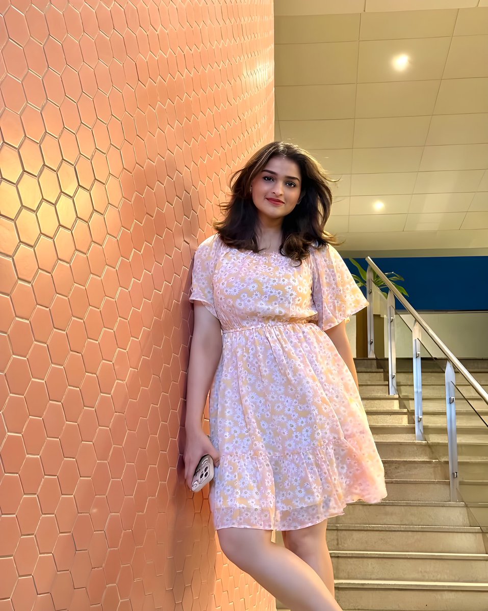 अपना किरदार मैं सबसे अलग रखती हूँ..
किसी को लगे या ना लगे खुद को मैं बहुत गजब लगती हूँ।💃

#𝐘𝐚𝐬𝐡𝐢🌷