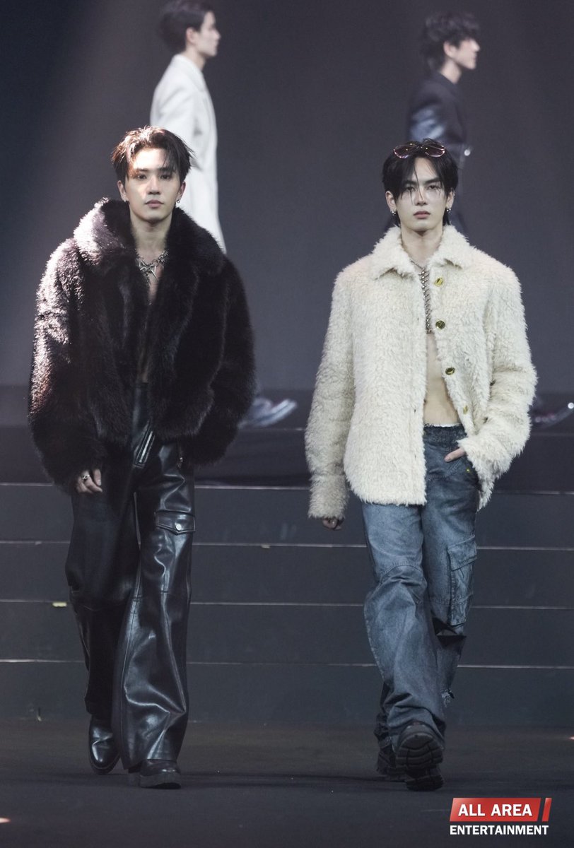 <a href="/Siam_Paragon/">SiamParagon</a> 🖤🤍 #PerthSanta