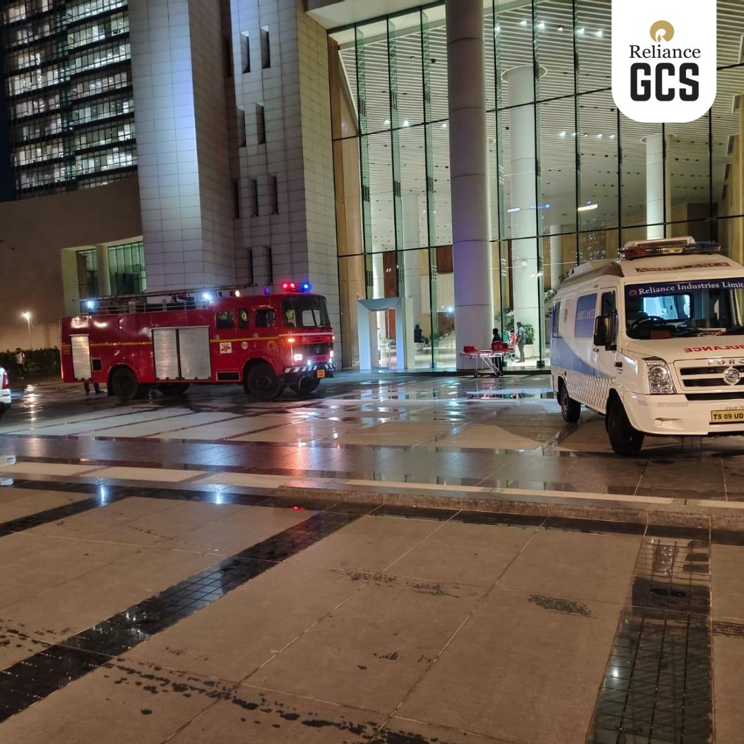 RelianceGCS's tweet photo. Ready, Resilient, Reliable—Heroes in Emergencies!
Quick response when it matters the most.
Team #RelianceGCS—Prepared for all eventualities
#RelianceGCS
Pushing limits,
Redefining boundaries
#TeamWork #TogetherWeSecure
#SecurityOfficer #SecurityFirst
@ril_updates https://t.co/S8V6rThBin