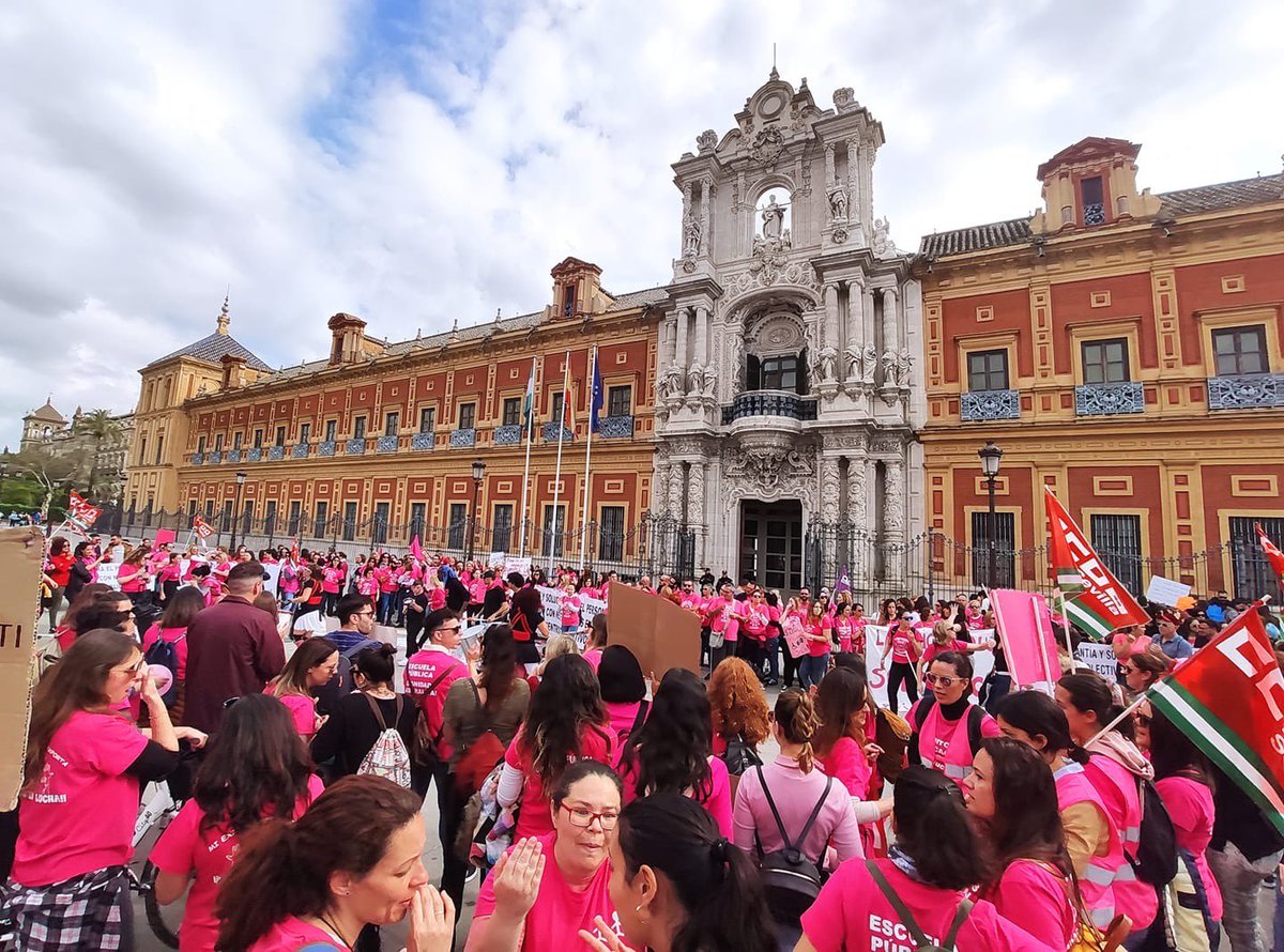 MiguelMonteneg5's tweet photo. Jaque a la Consejería de Educación y a su APAE (Agencia Pública Andaluza de Educación)

La @ITSS_INSPECCION sanciona  por situación de @ptis_dignidad 👇🏿👇🏿
☘️https://t.co/fSaLVNNbMn 
☘️☘️https://t.co/R0p7l3keV6 @CGTMalaga @CGT_A @CGTGranada @CGTSevilla @CgtCadiz @Cgtalmeria https://t.co/JIUahqC5Ks