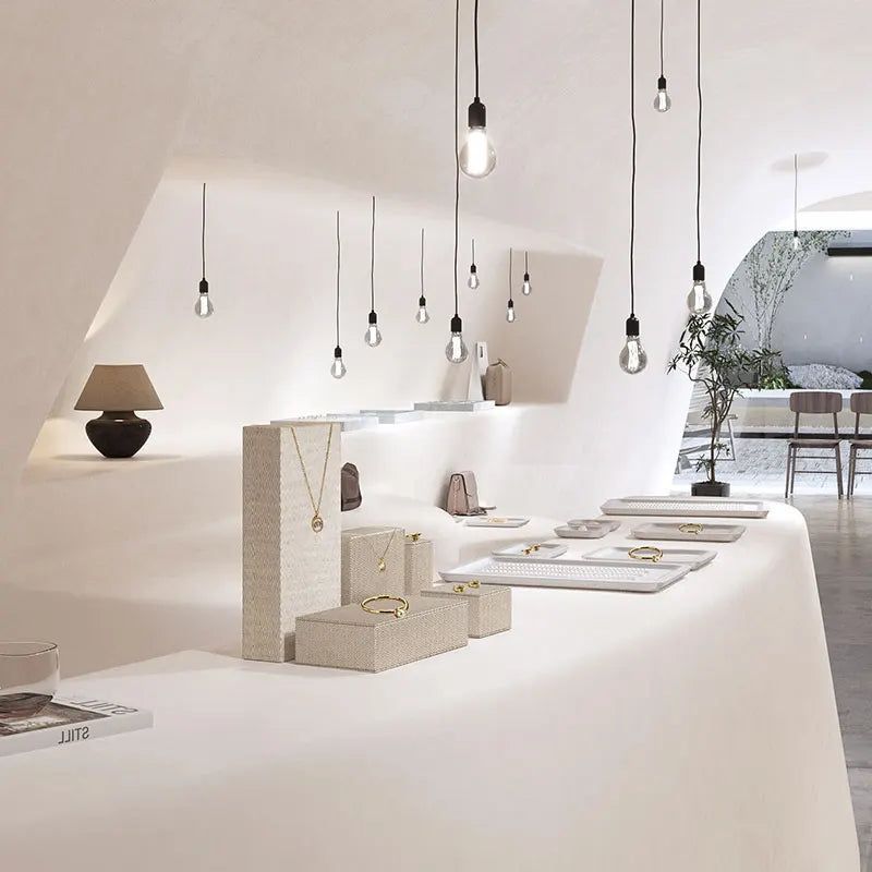 moss_shields's tweet image. Professional displays made easy. This 5-piece set of beige fabric stands elevates jewelry presentation for shops, markets, and photos. #JewelryDisplay #SmallBusiness #RetailTools #ProductPhotography 

mossshields.net/products/oirlv…