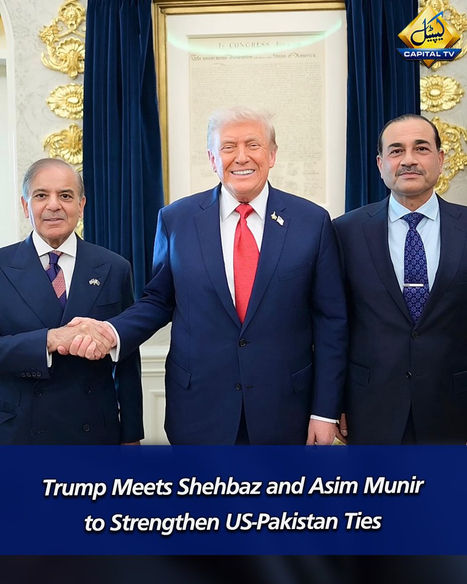 CapitalTVLive's tweet photo. President Donald Trump meets PM Shehbaz Sharif and Field Marshal Asim Munir at the White House.
@shehbazsharif @atta_tarar
#DonaldTrump #ShehbazSharif #AsimMunir #WhiteHouseMeeting #USPakistanRelations #HighLevelTalks #InternationalCooperation #Diplomacy #GlobalPartnership https://t.co/Gco9uvf915