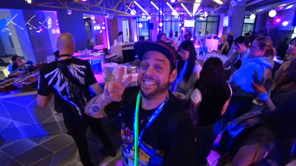 doodybeardLIVE's tweet image. AMAZING PICTURES of our IRL adventures in San fransisco and @twitch HQ today w/  @MerdreaStar @ItsRelay

Pics taken by chat and @streamerdotbot 

FUZZY PICKLES ✌️