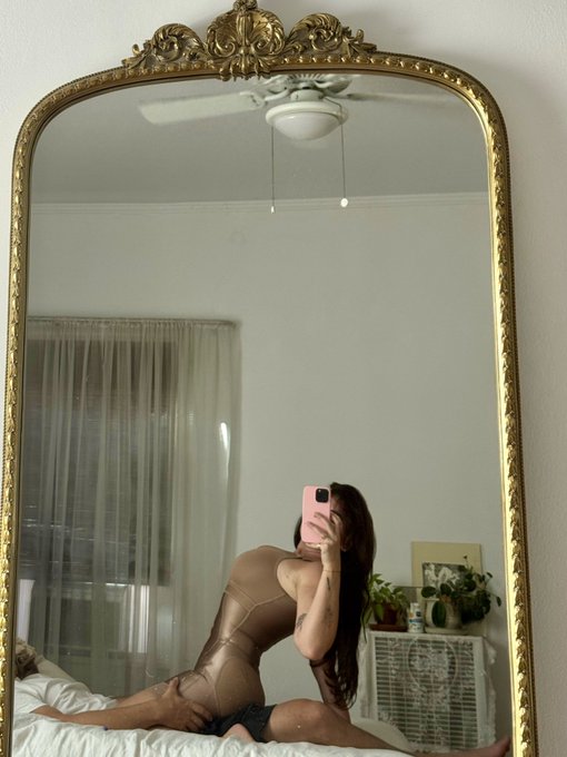 2 pic. Vibes today https://t.co/YwfrngBHrW